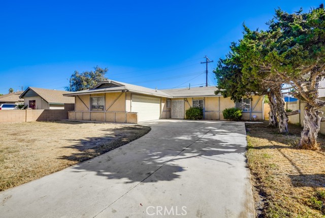 Detail Gallery Image 2 of 12 For 1001 S Golden West Ave, Santa Ana,  CA 92704 - 4 Beds | 2 Baths