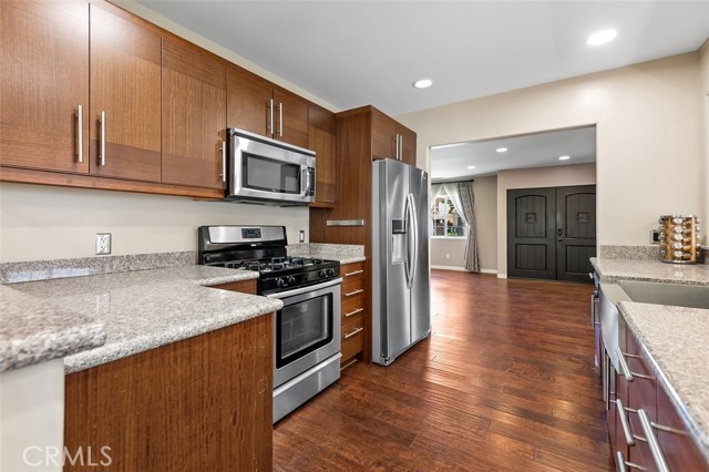 Detail Gallery Image 9 of 26 For 18005 Bullock, Encino,  CA 91316 - 5 Beds | 4 Baths