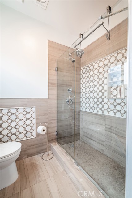 Detail Gallery Image 18 of 39 For 1949 N Catalina Street, –,  CA 90027 - 6 Beds | 5 Baths