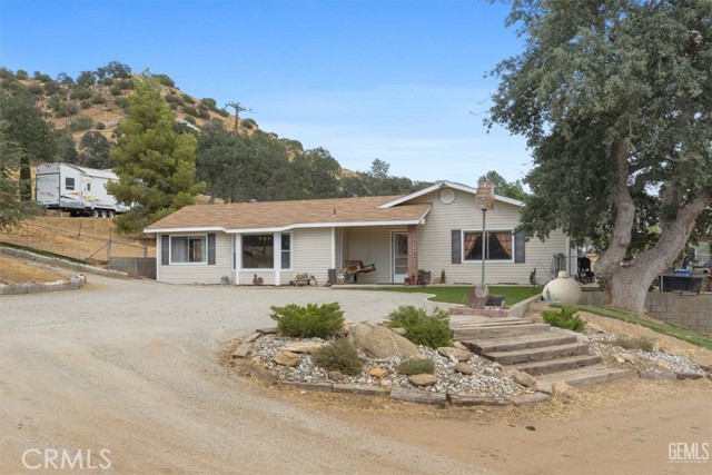 21564 Pine Tree Road, Caliente CA: https://media.crmls.org/medias/126c536d-1c47-48a6-94ef-0ef43dd3f736.jpg