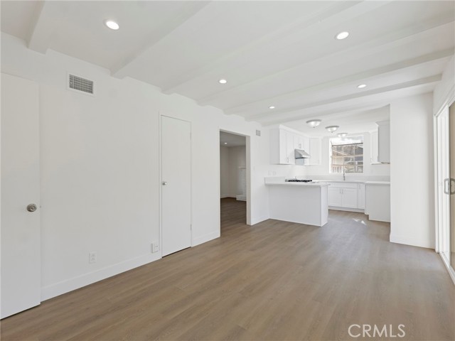 Detail Gallery Image 29 of 34 For 22222 Vanowen, Woodland Hills,  CA 91303 - 5 Beds | 2 Baths