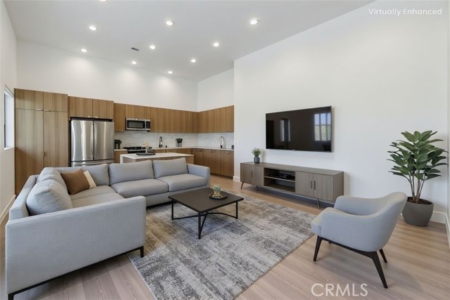 Detail Gallery Image 4 of 17 For 4810 Mascot St, Los Angeles,  CA 90019 - 4 Beds | 4/1 Baths