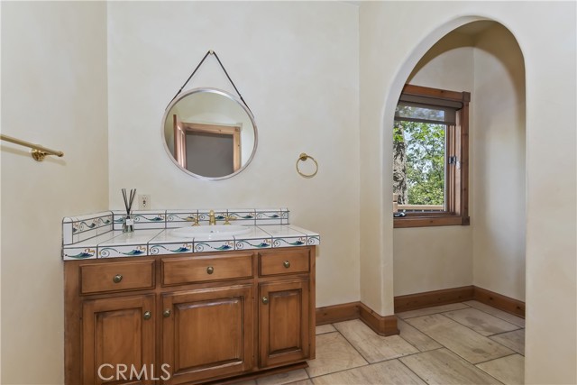 Detail Gallery Image 27 of 64 For 28324 Somerset Ln, Lake Arrowhead,  CA 92352 - 4 Beds | 4/1 Baths