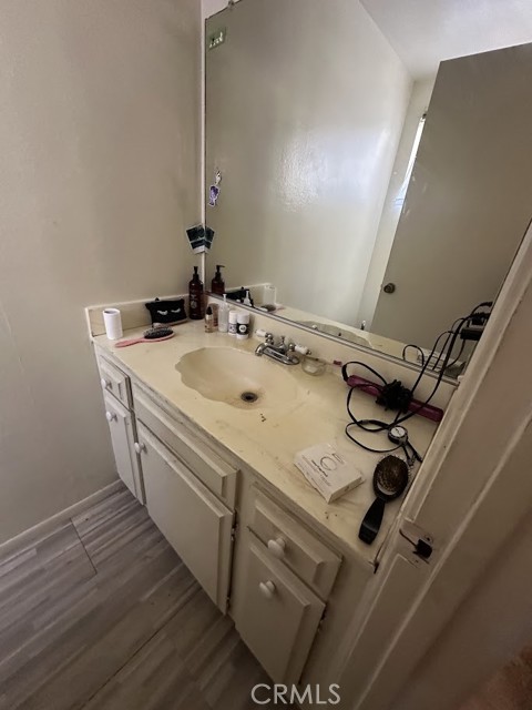 Detail Gallery Image 4 of 13 For 15051 Sherman, Van Nuys,  CA 91405 - 2 Beds | 2 Baths