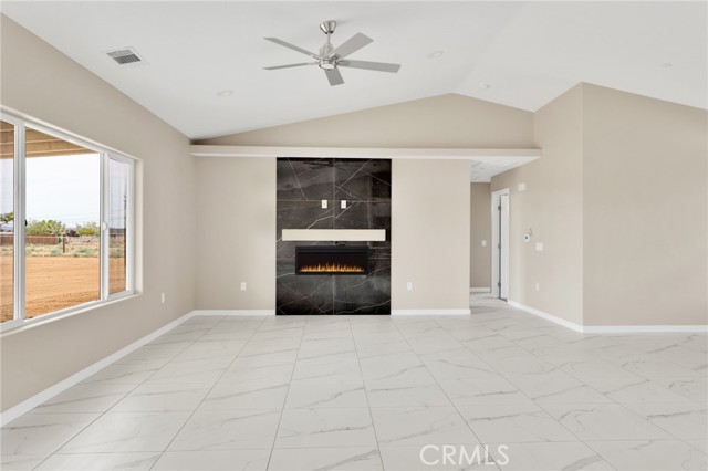 Detail Gallery Image 11 of 44 For 12584 Mesquite Rd, Apple Valley,  CA 92307 - 4 Beds | 2/1 Baths