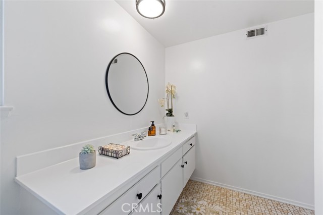 27093 Esward Drive, Calabasas CA: https://media.crmls.org/medias/126e5876-e196-42aa-94d6-7504cb0a92c9.jpg