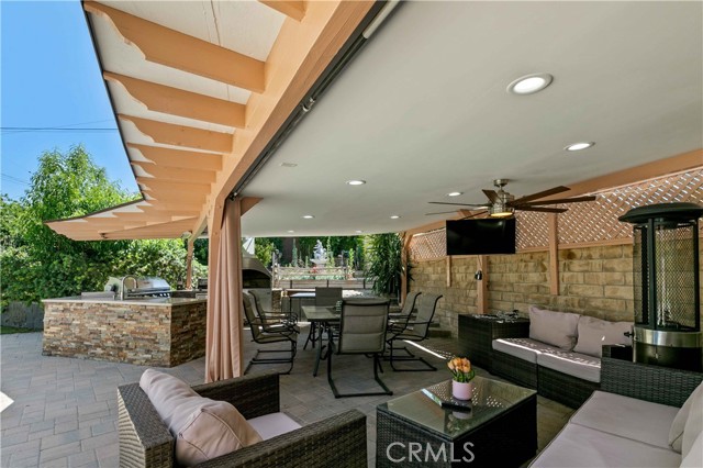 21101 Rosedell Drive, Saugus CA: https://media.crmls.org/medias/126efa0a-2f9b-4fce-ac05-0d07749fccb6.jpg