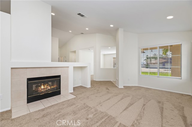 2440 Marigold Way, Corona CA: https://media.crmls.org/medias/126f5deb-35fa-41f1-a459-81eaa1b54b50.jpg