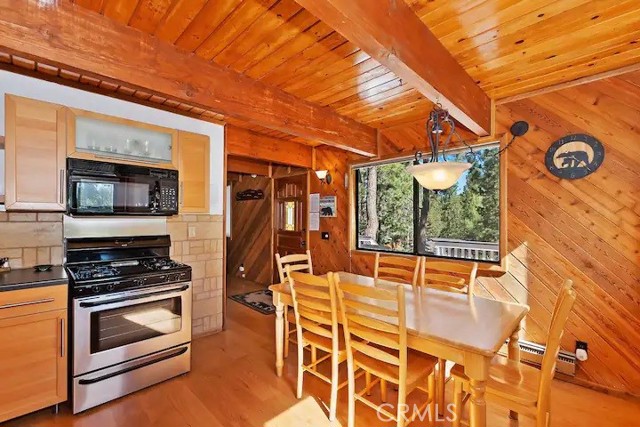 42373 Paramount Road, Big Bear Lake CA: https://media.crmls.org/medias/126fbb34-7a50-4557-a763-ec03f18db08e.jpg