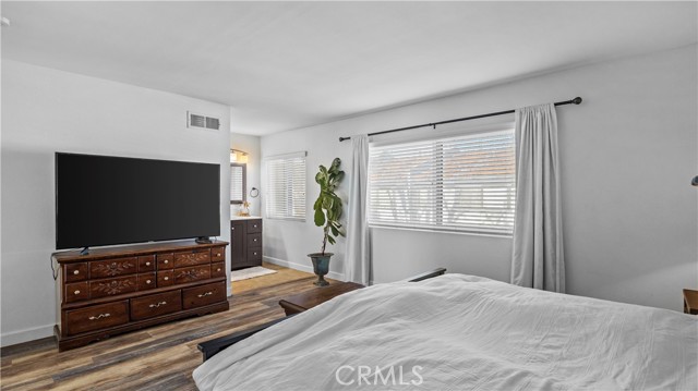 Detail Gallery Image 13 of 29 For 1910 W Palmyra Ave #94,  Orange,  CA 92868 - 4 Beds | 2/1 Baths