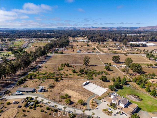 1255 Viva Way, Nipomo CA: https://media.crmls.org/medias/127037f9-f344-4573-8a08-cf6ef68e8aa5.jpg