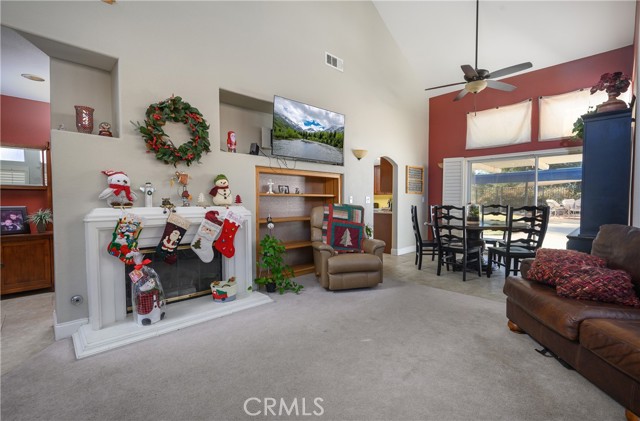 23791 Via De Gema Linda, Murrieta CA: https://media.crmls.org/medias/1270ea65-926f-4dc0-94ae-8bc264c035d8.jpg