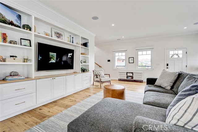 Detail Gallery Image 16 of 52 For 825 Center, El Segundo,  CA 90245 - 4 Beds | 3 Baths