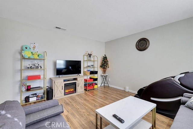 Detail Gallery Image 8 of 32 For 4429 Martel Dr, Olivehurst,  CA 95961 - 3 Beds | 2 Baths