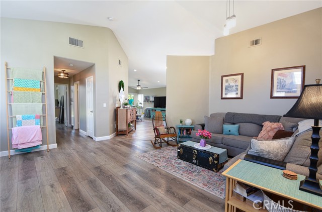 23898 Via Pamilla, Murrieta CA: https://media.crmls.org/medias/1271ab58-7f76-4f6a-8cad-5feaf251e50a.jpg
