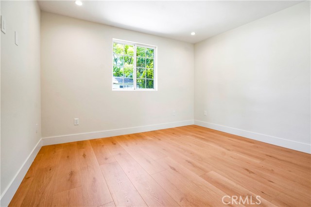 Detail Gallery Image 19 of 51 For 18324 Sylvan St, Tarzana,  CA 91335 - 4 Beds | 2 Baths