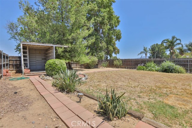 134 N Woodlake Street, Lake Elsinore CA: https://media.crmls.org/medias/1272a00e-b2d2-404b-8302-10703a82a357.jpg