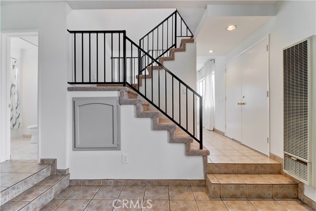 Detail Gallery Image 6 of 18 For 8200 Priscilla, Downey,  CA 90242 - 4 Beds | 2 Baths