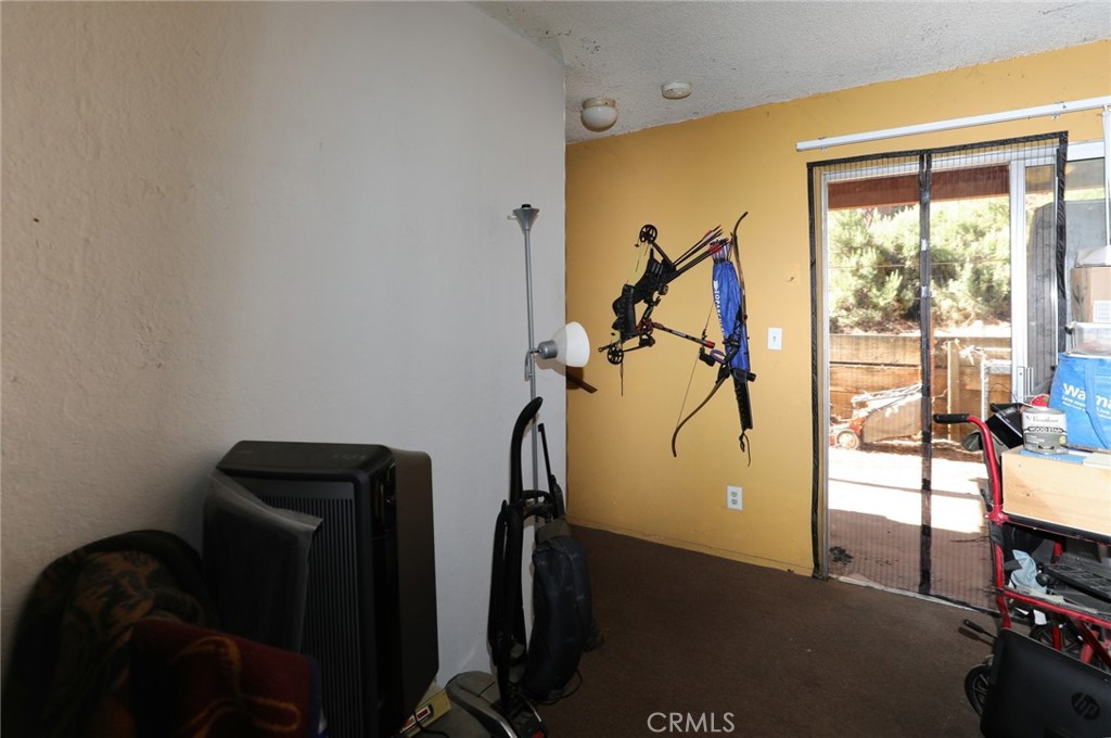 https://media.crmls.org/medias/1273e11c-c13e-4582-8d93-6e13f1e6cd95.jpg?preset=X-Large