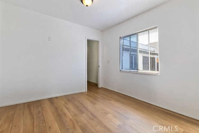 182 E McFarlane Street, Ventura CA: https://media.crmls.org/medias/12749853-affc-4106-a64e-b294581bf893.jpg