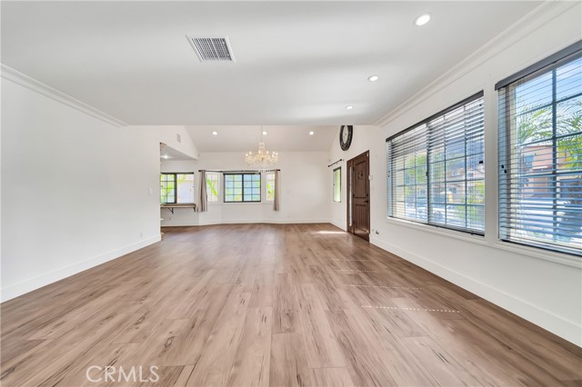 Detail Gallery Image 3 of 28 For 16707 Moorpark St, Encino,  CA 91436 - 3 Beds | 3 Baths