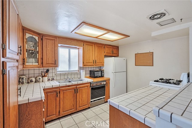 Detail Gallery Image 4 of 32 For 27636 Seco Canyon Road, Saugus,  CA 91350 - 3 Beds | 2 Baths