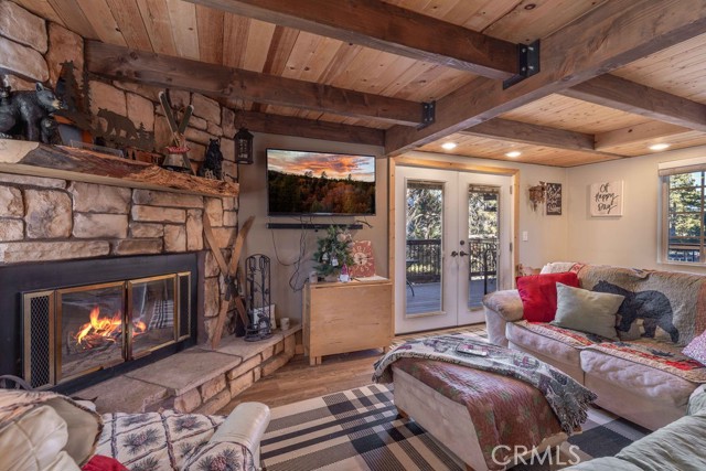 Detail Gallery Image 5 of 28 For 38756 Big Bear Bld, Big Bear Lake,  CA 92315 - 2 Beds | 2 Baths