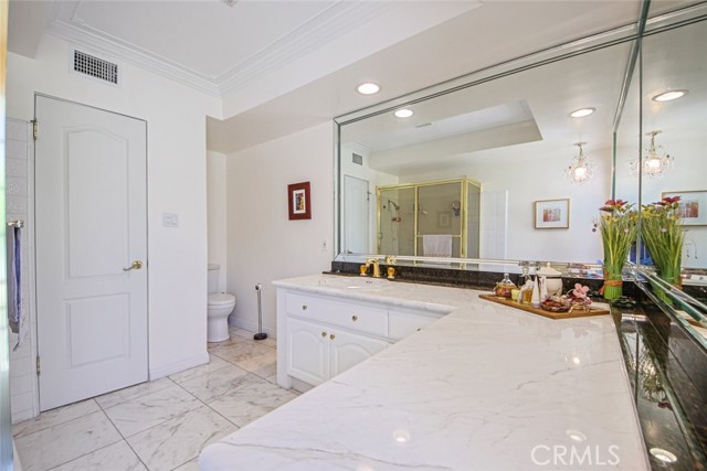 Detail Gallery Image 19 of 75 For 1801 Greenbriar Rd, Glendale,  CA 91207 - 3 Beds | 3 Baths