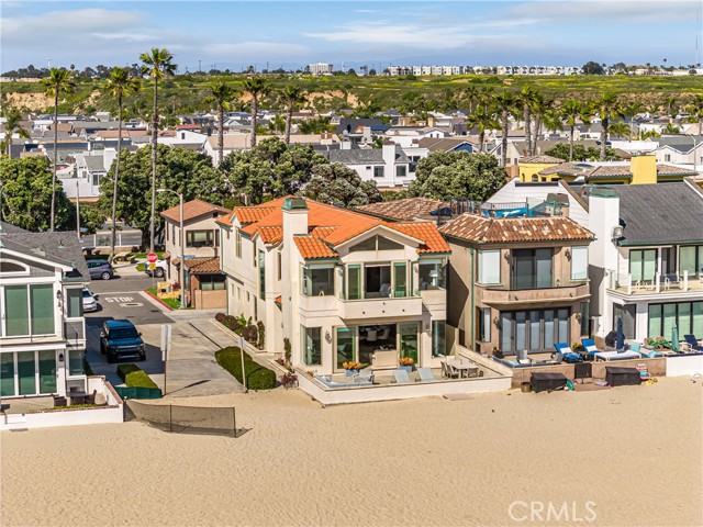 Detail Gallery Image 3 of 47 For 6610 W Oceanfront, Newport Beach,  CA 92663 - 3 Beds | 3/1 Baths