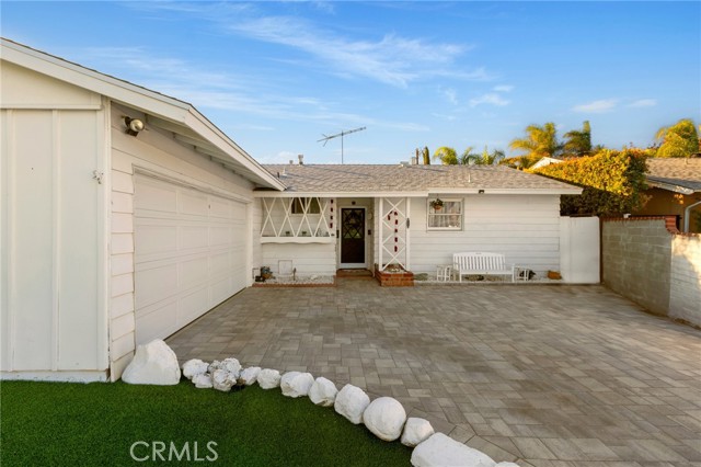 8145 Capistrano Avenue photo 3