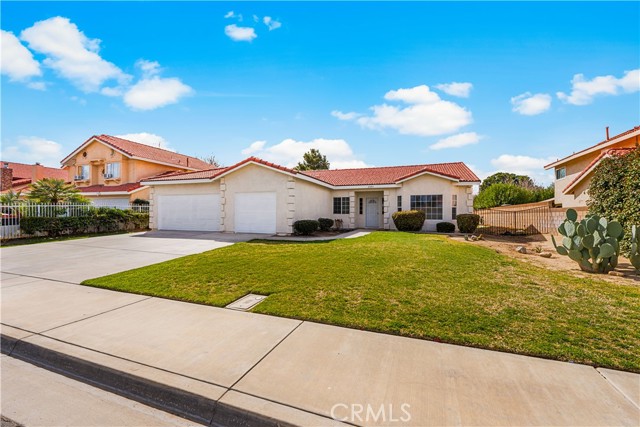 Detail Gallery Image 2 of 39 For 43453 Tali St, Lancaster,  CA 93535 - 3 Beds | 3 Baths