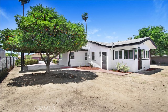 293 E Congress Street, Colton CA: https://media.crmls.org/medias/1279e335-b3ca-4a8d-ab7c-d1da730bf46b.jpg