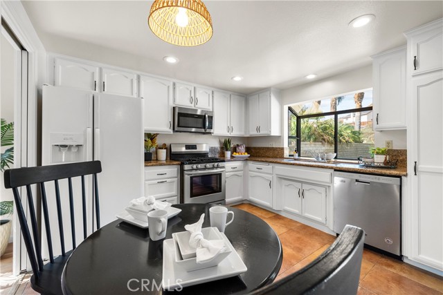 Detail Gallery Image 13 of 35 For 20557 Jay Carroll Drive, Saugus,  CA 91350 - 4 Beds | 2 Baths