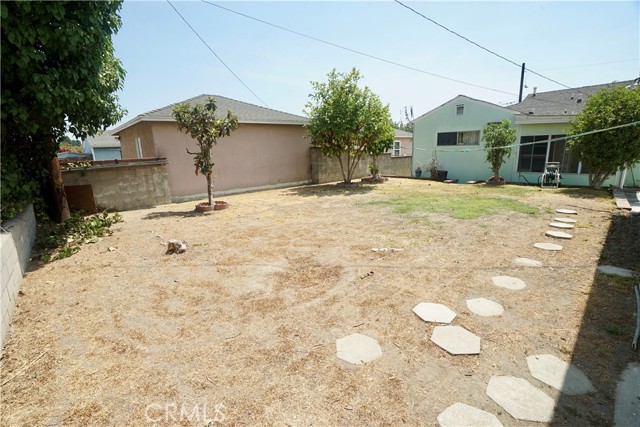369 E Andrix Street, Monterey Park CA: https://media.crmls.org/medias/127b624e-0a1d-4dc7-bfd2-8f3e3c06f9ee.jpg