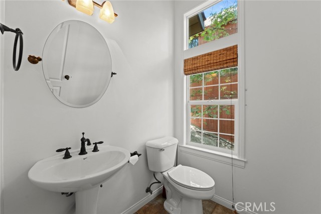 765 Del Norte Lane, Lake Arrowhead CA: https://media.crmls.org/medias/127b9d3b-c3b9-4cc5-9c75-d3514b2ef17c.jpg