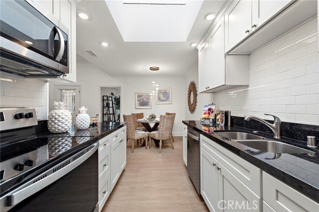 Detail Gallery Image 4 of 17 For 964 Calle Aragon #D,  Laguna Woods,  CA 92637 - 2 Beds | 1 Baths