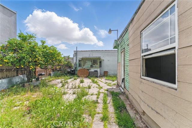 5823 Madden Avenue, Los Angeles CA: https://media.crmls.org/medias/127dde00-6376-4c33-b8af-fc785bad3f4a.jpg