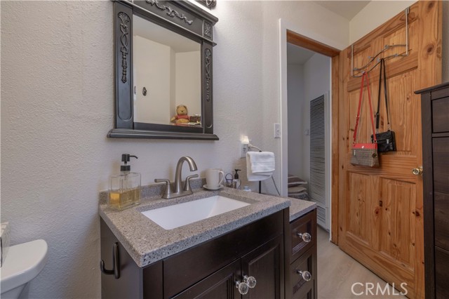 Detail Gallery Image 32 of 60 For 41318 Oak St, Big Bear Lake,  CA 92315 - 2 Beds | 1/1 Baths