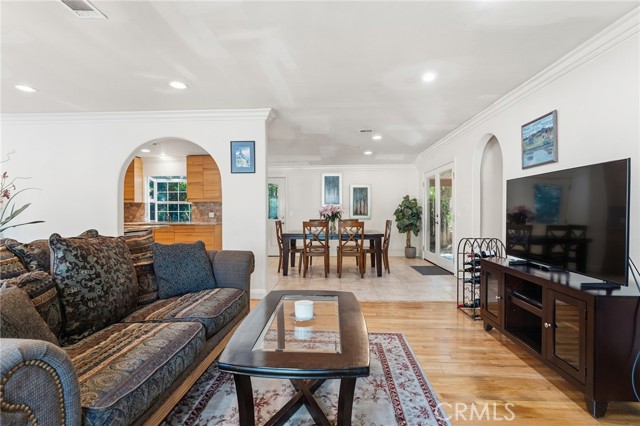 Detail Gallery Image 7 of 36 For 21904 Galvez, Woodland Hills,  CA 91364 - 3 Beds | 3/1 Baths