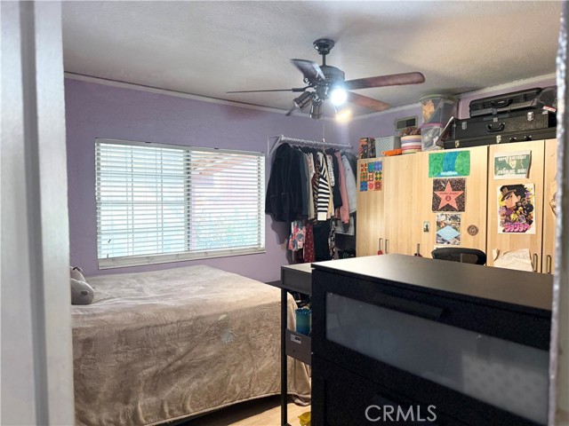 516 N Brand Boulevard, San Fernando CA: https://media.crmls.org/medias/128005ca-a169-4e76-98e7-52c04dd6088f.jpg