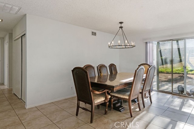 Detail Gallery Image 4 of 21 For 7365 Chase, Hesperia,  CA 92345 - 4 Beds | 3 Baths