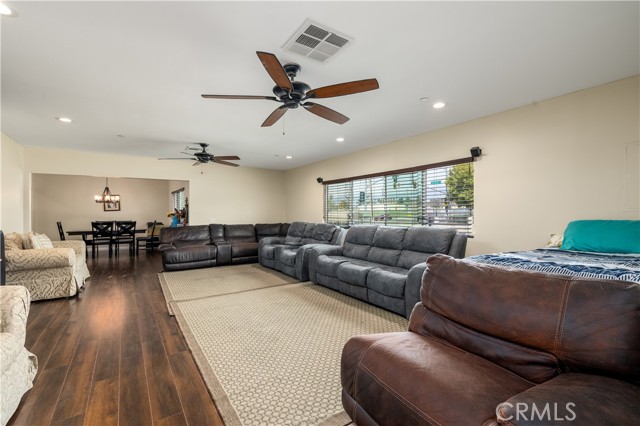 Detail Gallery Image 9 of 34 For 27015 Dartmouth St, Hemet,  CA 92544 - 4 Beds | 2/1 Baths