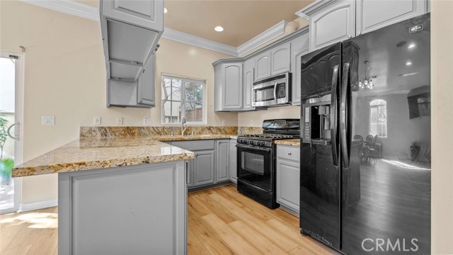 Detail Gallery Image 13 of 41 For 13769 13969 Cordary Ave, Hawthorne,  CA 90250 - 4 Beds | 2/1 Baths