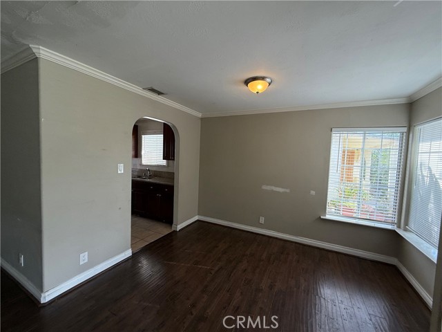 Detail Gallery Image 4 of 21 For 6900 Garden Grove, Reseda,  CA 91335 - 4 Beds | 2 Baths