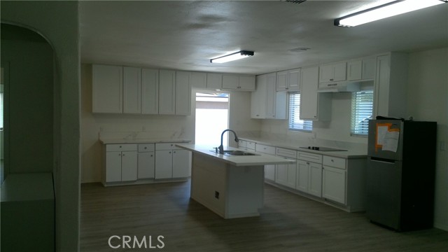 2420 Maine Avenue, Long Beach CA: https://media.crmls.org/medias/1281f94d-fe11-4011-8656-0162ece7086a.jpg
