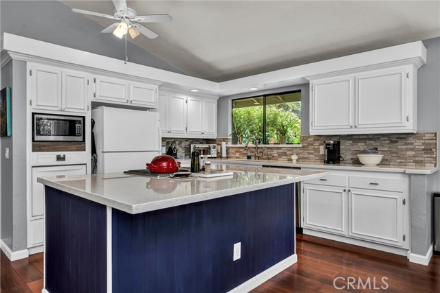 18682 North Shore Drive, Hidden Valley Lake CA: https://media.crmls.org/medias/1282c712-eb16-44f8-8ee2-78f4f733ed03.jpg