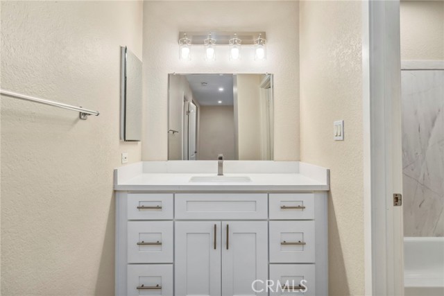 Detail Gallery Image 10 of 26 For 1345 Cabrillo Park Drive #G6,  Santa Ana,  CA 92701 - 1 Beds | 1 Baths