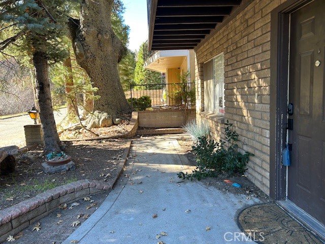 22348 Glenwood, Crestline CA: https://media.crmls.org/medias/1283c3bf-b143-4752-bdf6-104a4bec8e67.jpg
