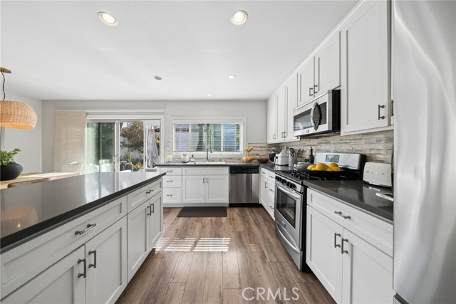 Detail Gallery Image 7 of 39 For 2048 Garden Ln, Costa Mesa,  CA 92627 - 7 Beds | 4 Baths