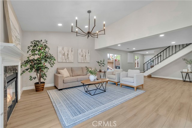 Detail Gallery Image 8 of 34 For 20015 Gilbert, Canyon Country,  CA 91351 - 4 Beds | 3 Baths